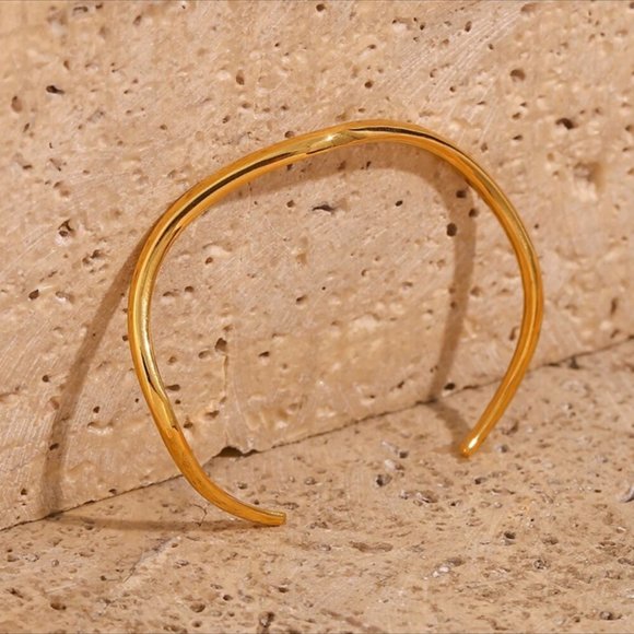 NEW 18K GOLD LUXURY CUFF BRACELET, NICE BRACELET, CUTE BRACELET. - Picture 6 of 7